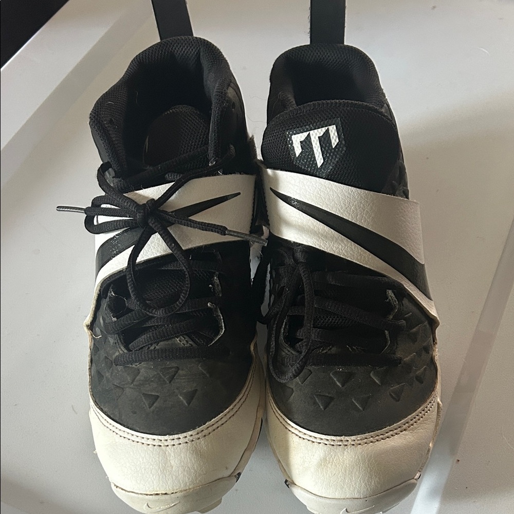 Black and White Nike Trout Fastflex Baseball Cleats